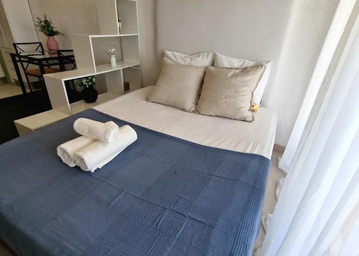 Sea View Apartment *